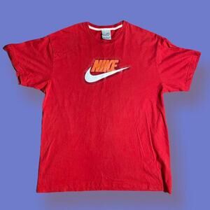 Y2k nike center chest tee shirt